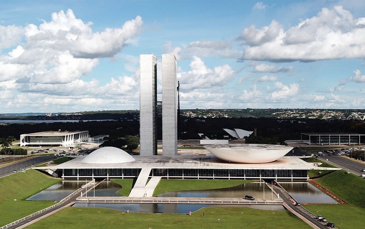 Com 33 partidos no país, federações podem reduzir fragmentação em eleições e legislaturas